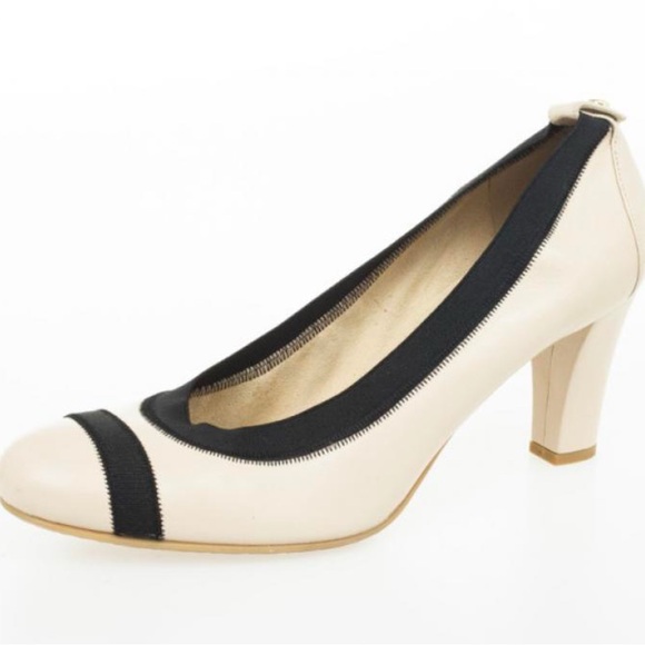 STUART WEITZMAN Cream and Black Elastic Trim Easily Round Pump, 6.5 - Picture 10 of 10